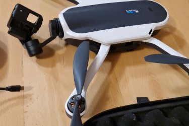 Eladó kihasználatlanság miatt a képeken látható GoPro Karma drón.
Tartozékok:
1db távvezérlő
1db akku
1db töltő
1db táska.
A szett ára: 80.000.- Ft.
Igény esetén plusszba a következőket tudom adni:
2db akku 10e/db
1db távvezérlő 20e
1db töltő 10e
1 pár új propeller 5e.
Személyesen Balassagyarmat vagy előre utalás után Foxpost-tal küldöm a vevő költségére.
+36húsz9három15kilenc30