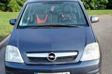 Eladó a képen látható Opel Meriva 2006 os 1.4 és motorú gépkocsi. Műszaki ideje 2025.3. ,téli gumi is van hozzá. Kicsi hibája,  hogy a tetején elkezdett a lakkréteg felválni. Illetve a kerekek felnije kicsit rozsdás. Ettől függetlenül jó állapotban van. 212 400 km ment. Láncos hajtású.  