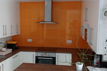 Győr  belvárosában  teljesen  felszerelt   2 szoba  nappalis  lakás kiadó.    