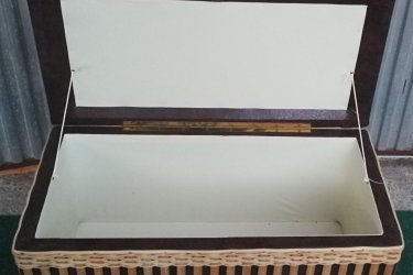  Fonott láda, tároló

Magasság:39cm,

Szélesség:80cm,

Mélység:40cm

Jó állapotban lévő fonott láda tároló, műbőr kárpitozással a tetején.

A terméket előre utalás után futárszolgálattal el tudom küldeni, vagy szívesen látom személyesen Hévízen.

Érdeklődni: a 06309946647-es számon, vagy e-mailben várom a jelentkezést.

Kérem nézze meg többi hirdetésemet is!
