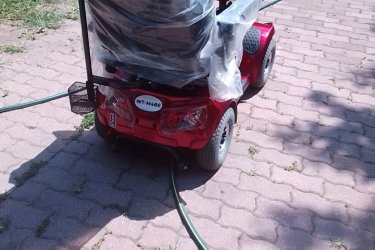 Eladó a képen látható vadonatúj elektromos rehab moped