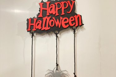 Eladó a képeken látható 2 féle, saját 3D tervezésű és 3D nyomtatott Halloweeni dekorációk. A dekorációk mindig elérhetőek. Átvenni személyesen vagy FoxPost csomagautomatával lehet. Megrendelni e-mailen van rá lehetőség. Érdeklődni telefonon is lehet. 
E-mail: martontamas3d@gmail.com
Telefon: 06 30 675 3637