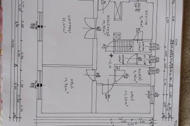 100m2 alapterület
646m2 teljes terület
Eladó Harkány termálfürdőtől 4km-re található Siklós városban egy beépíthető tetőteres jó állapotú családi ház,szuterinnal.Vegyes tüzelésű (kazán és gázfűtés). Nagy udvar dupla szerelőaknás garázzsal, biciklitárolóval a hátsó udvarban még két tárolóval.  3 szoba, konyha spájzal. Fürdőszoba és wc külön helységben. 
Telefonon minden kérdésre szívesen válaszolok