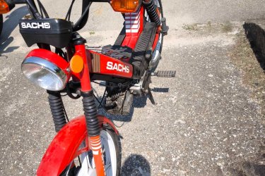 Az ár megegyezés alapján csak és kizárólag  telefonos egyeztetéssel!

Simson Start 1971-es évjáratú. Üzemképes!
Sax kismotor kb 40 éves. Üzemképes!
Honda Shadov 1984-es. Üzemképes! Érvényes műszakival és biztosítással rendelkezik!

További információért kérem csak és kizárólag telefonon érdeklődjön!

Telefonszám:+36 30 306 2116

Az ár megegyezés alapján csak és kizárólag  telefonos egyeztetéssel!