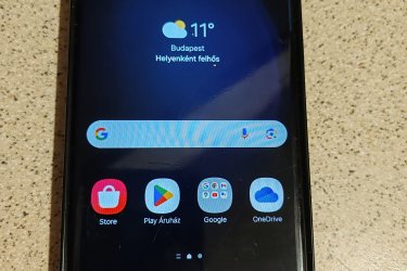 SAMSUNG S23-ULTRA 12+8GB Ram, és 512gb,os 5G.E.simes mobil, 2026 májusig jótálással, számlával ha kell adásvételi szerződéssel, nagyon megkímélt jó állapotban, sosem volt leejtve és üveg főliás tokban hordott! nagyon szép új állapotban keresi új gazdáját! Semmilyen futárszolgálattal nem küldöm, csak személyes átadást preferálom! Adom a dobozát  és a töltő kábelt és adok egy új tokot is és egy új üvegfóliát is, adok még kamera védő lencsét is pótban és rajta is van egy szett. Ezek éra is egyben 40000ft. Az ár alku képes+ Csere is érdekelhet okos órára,  mikróra műszaki cikkre,( másik telefon az nem érdekel) stb,,! Csere érték az 350000ft,Szép napot!