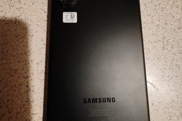 SAMSUNG S23-ULTRA 12+8GB Ram, és 512gb,os 5G.E.simes mobil, 2026 májusig jótálással, számlával ha kell adásvételi szerződéssel, nagyon megkímélt jó állapotban, sosem volt leejtve és üveg főliás tokban hordott! nagyon szép új állapotban keresi új gazdáját! Semmilyen futárszolgálattal nem küldöm, csak személyes átadást preferálom! Adom a dobozát  és a töltő kábelt és adok egy új tokot is és egy új üvegfóliát is, adok még kamera védő lencsét is pótban és rajta is van egy szett. Ezek éra is egyben 40000ft. Az ár alku képes+ Csere is érdekelhet okos órára,  mikróra műszaki cikkre,( másik telefon az nem érdekel) stb,,! Csere érték az 350000ft,Szép napot!