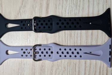 Egyedi és elegáns megjelenést kölcsönző színes, cserélhető szíjak minden Apple Watch szériához.

Légy változatos, légy egyedi!

Öltöztessen Téged is a mindennapi viseletedhez, hogy ne csak az életben, de az öltözködésedben is meglegyen a harmónia.

A kényelmes és nagyon finom tapintású keskenyített szilikon óraszíjak fém csattal lettek ellátva, lyukacsos kialakításúak, mutatósabb és elegánsabb hatást váltanak ki viselőjükből.

Minden Apple Watch szériával kompatibilis. Két szíj méret létezik. A kisebb (38 mm, 40 mm és 41 mm-es), és a nagyobb (42 mm, 44 mm, 45 mm és 49 mm-es). Az Apple Watch órád aljáról leolvashatod, hogy Neked milyen méretű szíjra van szükséged.

A kisebb szíj (38 mm, 40 mm és 41 mm) rövid mérete: 93 mm, hosszú mérete: 116 mm.
A nagyobb szíj (42 mm, 44 mm, 45 mm és 49 mm) rövid mérete: 93 mm, hosszú mérete: 132 mm.

A cserélhető szilikon pótszíj főbb tulajdonságai:
-Minden Apple Watch szériához megfelelő
-Gyorsan és egyszerűen kicserélhető otthon is
-Strapabíró, rugalmas és tartós kialakítás a szilikon anyagnak köszönhetően
-Teljesen vízálló

Ajándékdobozzal is megvásárolható, így egy igazán szép és elegáns meglepetés lehet szinte bármilyen alkalomra. Az ajándékdoboz fekete színű és +500 Ft az ára.

Egy szíj ára: 2490 Ft
Ajándékdobozzal: +500 Ft

Mind a kettő megvétele esetén 1000 Ft kedvezémy! Tehát 3980 Ft/2 db.

Erről a szíjról bővebben:
https://happywatch.hu/termek/apple-watch-keskenyitett-szij/