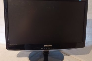 SAMSUNG talpas lapmonitor
Cégfelszámolás miatt eladó újszerű lapmonitor. Képátló 54 cm. A fotók magukért beszélnek. Ár. 9E.Ft.  Fontos információ! (húsz 9758 százhetvenhárom), akinek nincs 30 Ft-ja egy telefonhívásra az ne írjon, nem érdeke.
